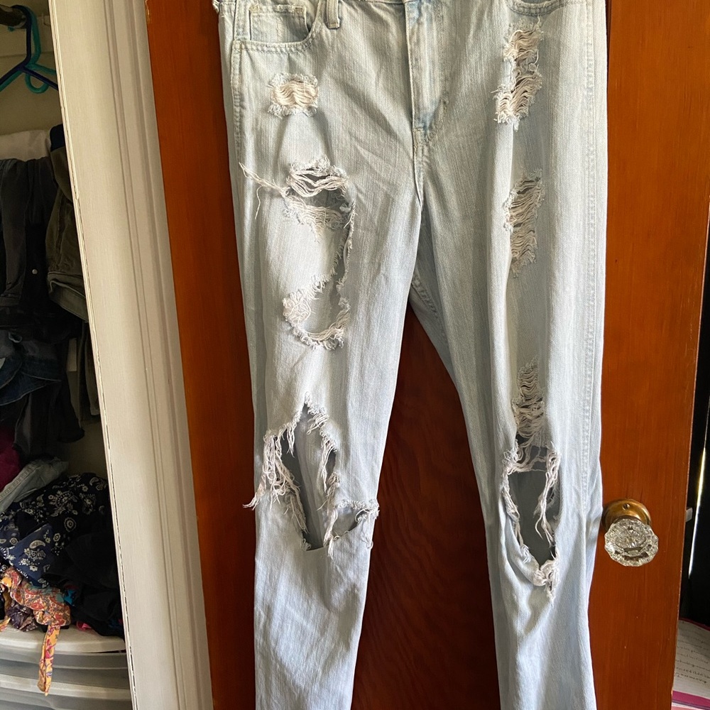 Size 11 Hollister ripped mom jeans used but comfy